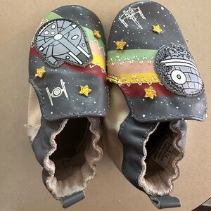 Star Wars like new Robeez 6-12 months unisex
